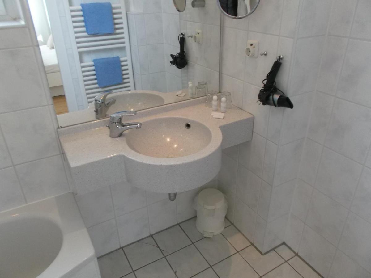 דיסלדורף Art Hotel Ufer מראה חיצוני תמונה